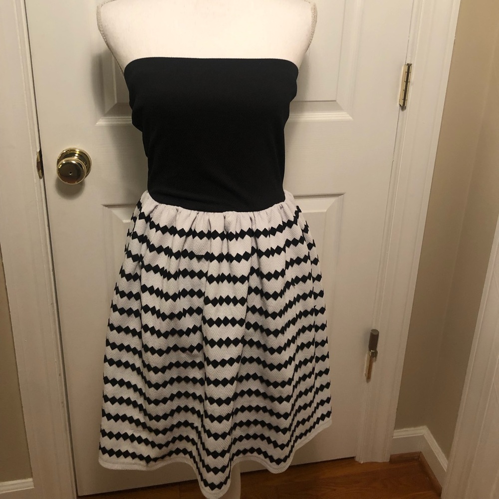 Strapless black and white